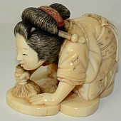 японская антикварная статуэтка окимоно из слоновой кости