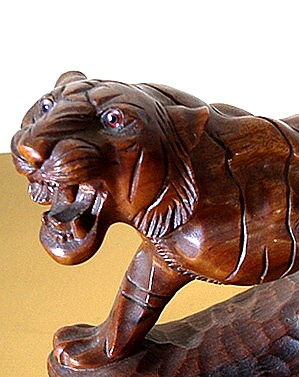 тигр на охоте, деревянная скульптура, Япония, 1920-40-е гг.