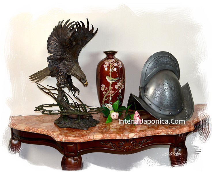 Большая бронзовая кабинетная скульптура орла