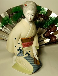японская статуэтка Девушка с веером, 1950-е гг.