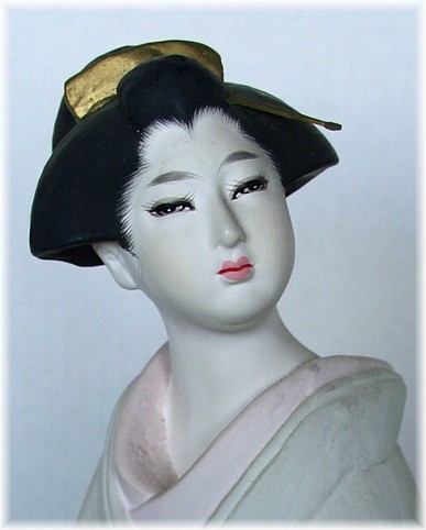 японская статуэтка из кермики Девушка с зонтиком, 1930-е гг.