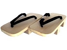 японская традиционная обувь -  гета