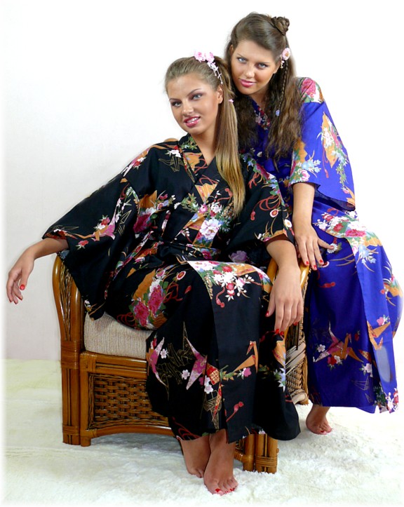юката - японское кимоно их хлопка. Женская одежда для дома из Японии