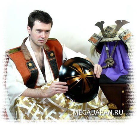 предметы снаряжения самурая: шлем КАБУТО, шлем ДЗИНГАСА, военная накидка ДЗИНБАОРИ