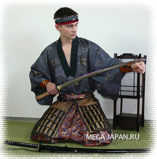 коллекция антикварных самурайских мечей: катана, танто, вакидзаси