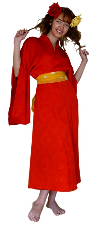японское старинное кимоно из алого шелка и пояс оби